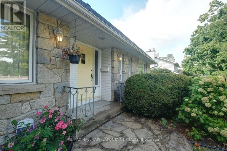 28797062/844-edgeworth-avenue/whitehaven/ottawa/ontario/K2B5L6_3