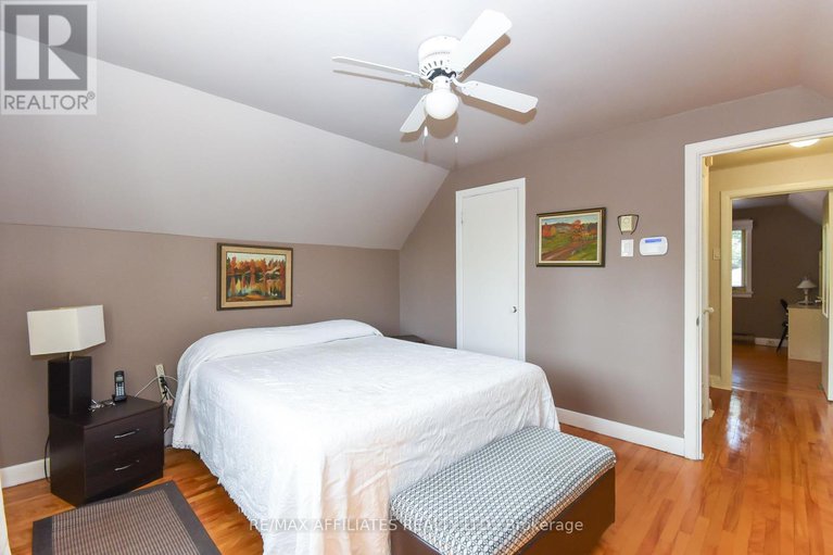 28846250/323-fullerton-avenue/overbrookcastle-heights/ottawa/ontario/K1K1K2_28