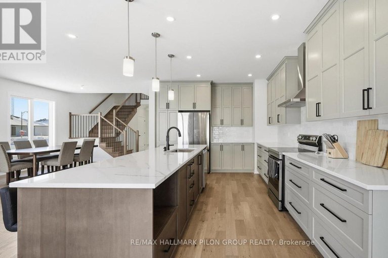 29329750/272-cornice-street/mer-bleuebradley-estatesanderson-park/ottawa/ontario/K1W0W4_3