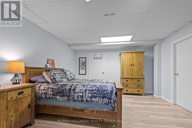28509464/6431-clingin-lane/manotick-south-to-roger-stevens/ottawa/ontario/K4M1B3_29