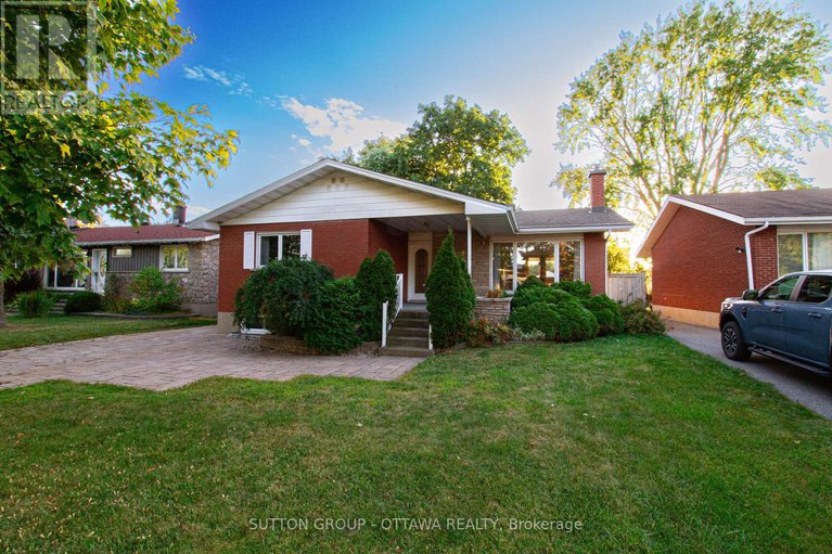 28861066/866-claude-street/castle-heightsrideau-high/ottawa/ontario/K1K2S6_1