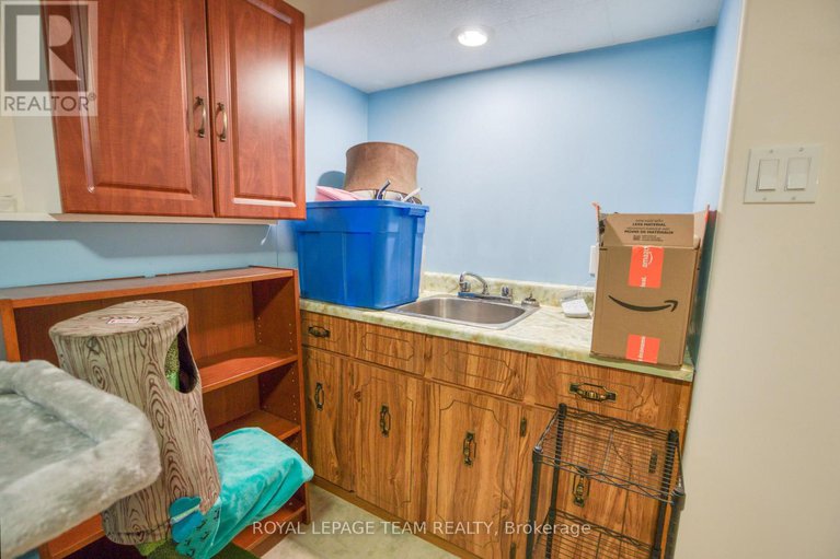 29083741/12-oakview-avenue/meadowlandscrestview/ottawa/ontario/K2G3A1_32