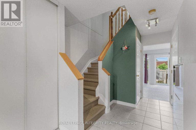 28812430/111-arcola-private/overbrookcastle-heights/ottawa/ontario/K1K4W9_4