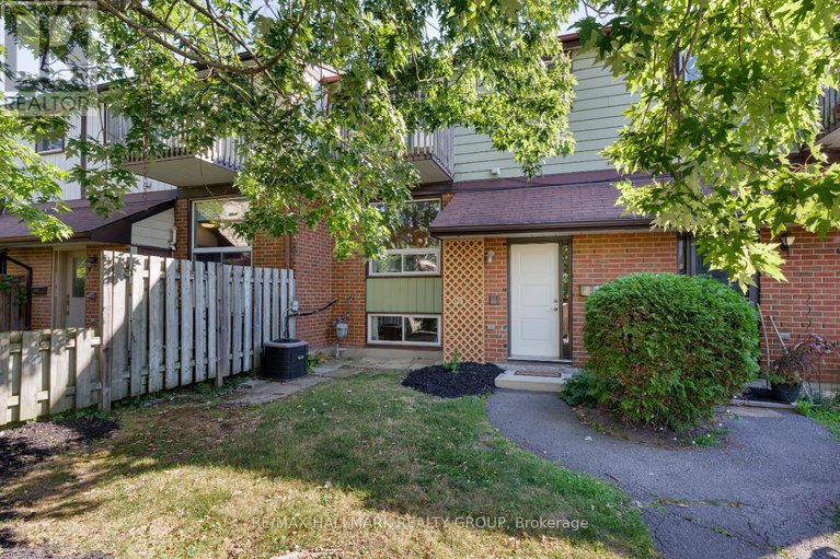 28804570/3-409-montfort-street/cardinal-glen/ottawa/ontario/K1L8G8_1