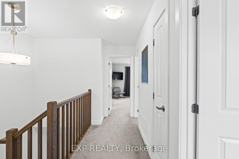 28297698/653-putney-crescent/stittsville-south/ottawa/ontario/K2S2N7_23