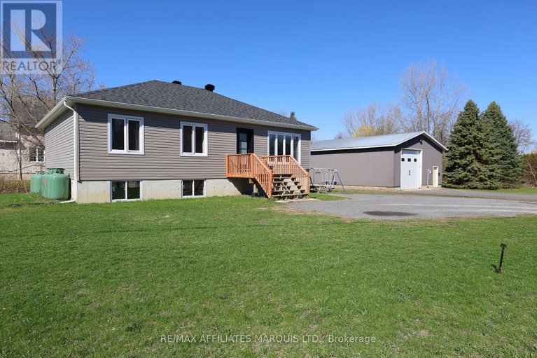29444543/69-st-polycarp-street/moose-creek/north-stormont/ontario/K0C1W0_2