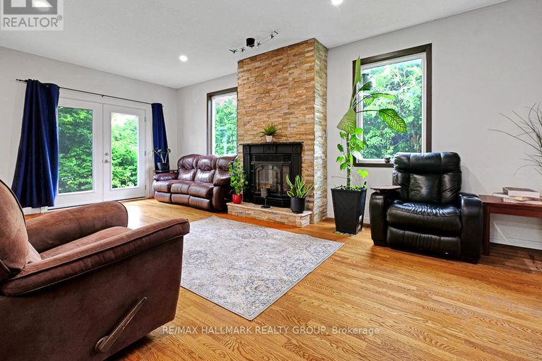 28460164/31-hilliard-avenue/city-viewskylinefisher-heightsparkwood-hills/ottawa/ontario/K2E6B9_5