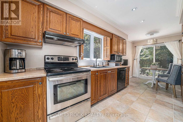 28650656/19-cullen-court/craig-henrywoodvale/ottawa/ontario/K2G4Z2_9