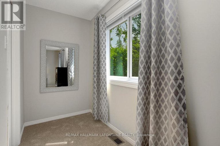 28827853/446-lawler-crescent/chatelaine-village/ottawa/ontario/K4A3Y3_27
