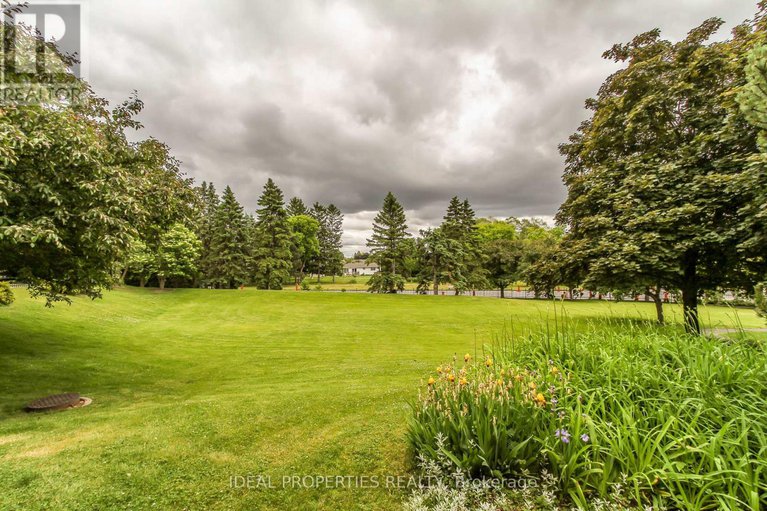 28573644/809-100-grant-carman-drive/borden-farmstewart-farmcarleton-heightsparkwood-hills/ottawa/ontario/K2E8B8_44