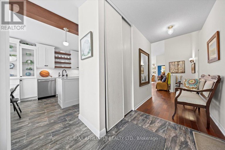 28528939/1244-foxborough-private-e/beaconwood/ottawa/ontario/K1J1E2_5