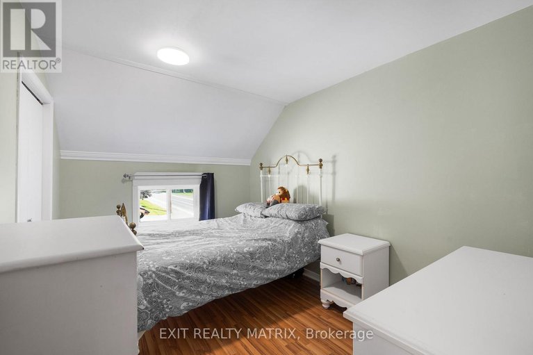 29071851/32-cockburn-street/north-stormont-finch-twp/north-stormont/ontario/K0C1G0_24