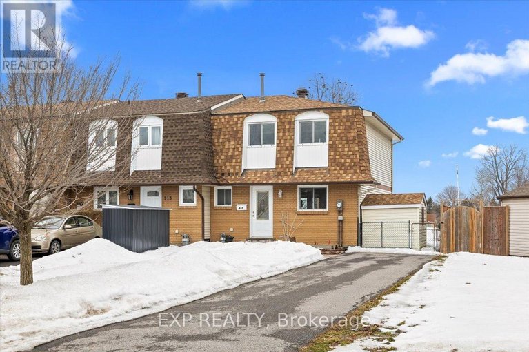 29485103/915-lawnsberry-drive/chatelaine-village/ottawa/ontario/K1E1Y2_1