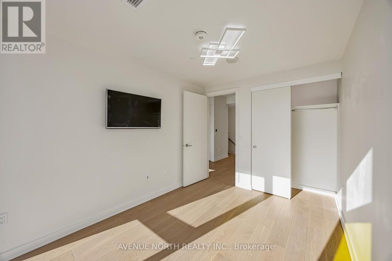 29325108/101-135-barrette-street/vanier/ottawa/ontario/K1L7Z9_32