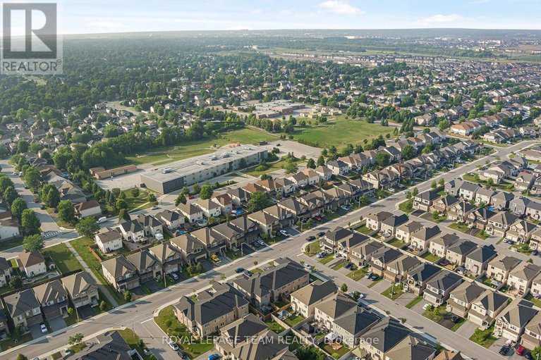 28613598/622-parade-drive/stittsville-south/ottawa/ontario/K2S0Y7_40