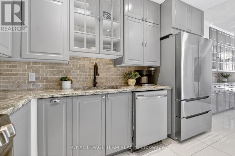 29431774/2-furlong-crescent/bridlewood/ottawa/ontario/K2M2J1_18