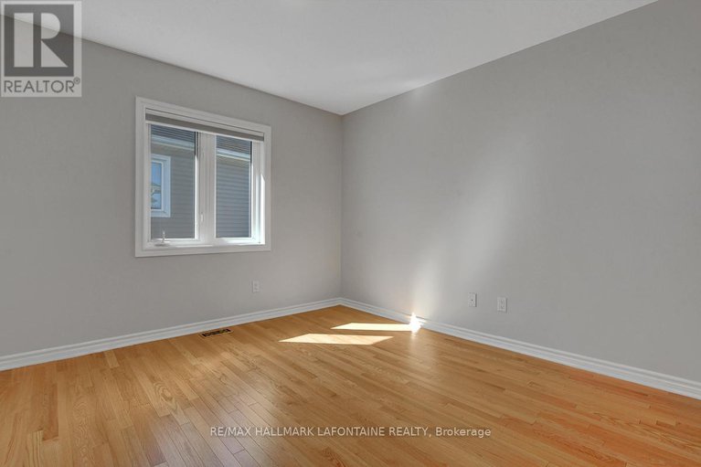 28939989/919-scala-avenue/notting-hillsummerside/ottawa/ontario/K4A4M7_24