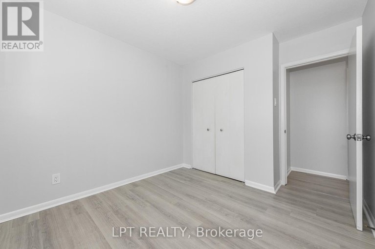 28384629/5-attwood-crescent/city-viewskylinefisher-heightsparkwood-hills/ottawa/ontario/K2E5B1_21