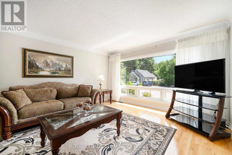 28567254/367-ravenhill-avenue/mckellarhighland/ottawa/ontario/K2A0J5_8