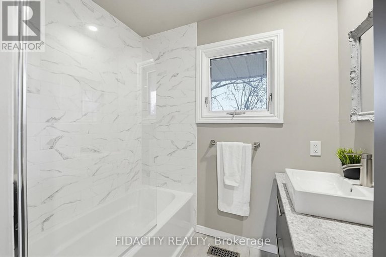 29608674/7-gagnon-court/beaverbrook/ottawa/ontario/K2K1A7_35