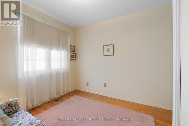 28648160/625-trelawny-private/carleton-square/ottawa/ontario/K2C3M9_18