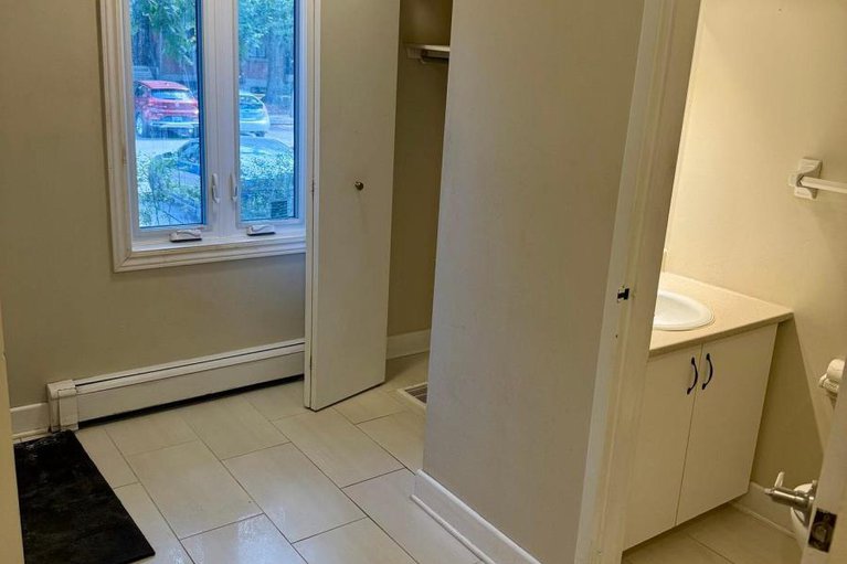 28977582/8-blue-moon-private/manor-park/ottawa/ontario/K1K4K6_7