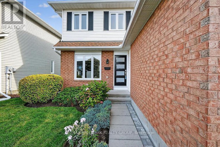 29008692/1915-orchardview-avenue/fallingbrookgardenway-south/ottawa/ontario/K4A3H1_2
