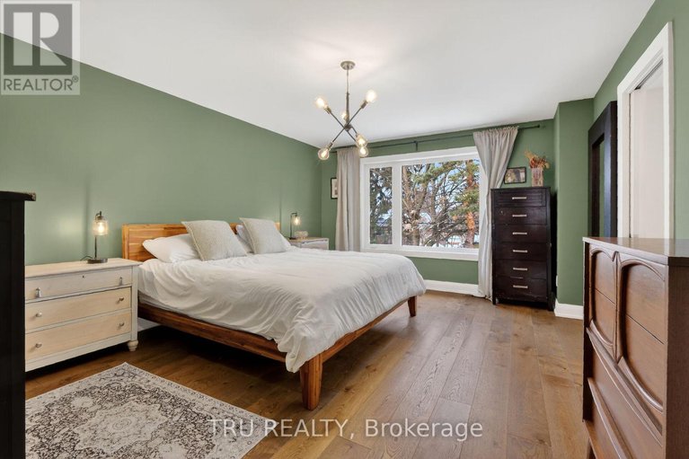 29420434/839-riddell-avenue-n/mckellar-heightsglabar-park/ottawa/ontario/K2K1X7_26