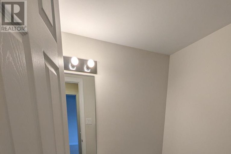 29049854/582-meadowcreek-circle/emerald-meadowstrailwest/ottawa/ontario/K2M0J8_17