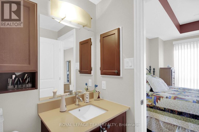 28584984/1104-90-landry-street-w/vanier/ottawa/ontario/K1L0A9_21