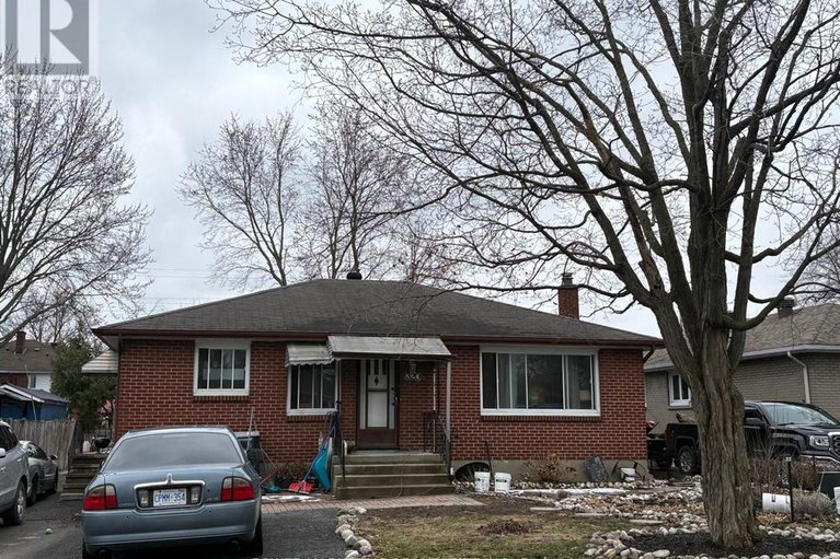 28660140/320-fullerton-avenue/overbrookcastle-heights/ottawa/ontario/K1K1K3_1