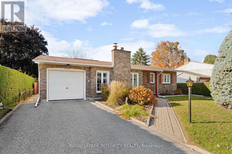 29372833/12-wynford-avenue/craig-henrywoodvale/ottawa/ontario/K2G3Z3_2