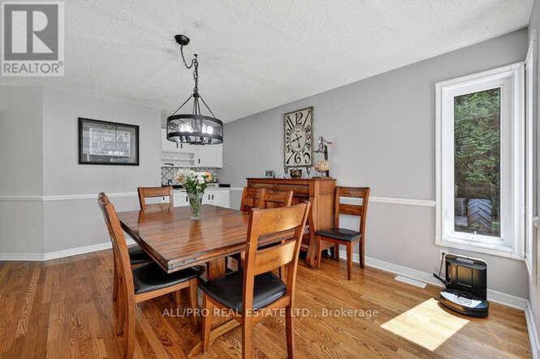 28721991/1144-rideau-bend-crescent/manotick-east-to-manotick-station/ottawa/ontario/K4M1B5_12