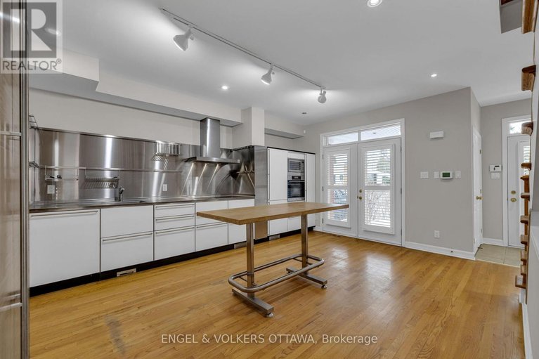 29476157/145-manorhill-private/urbandale-acres/ottawa/ontario/K1H2J3_10