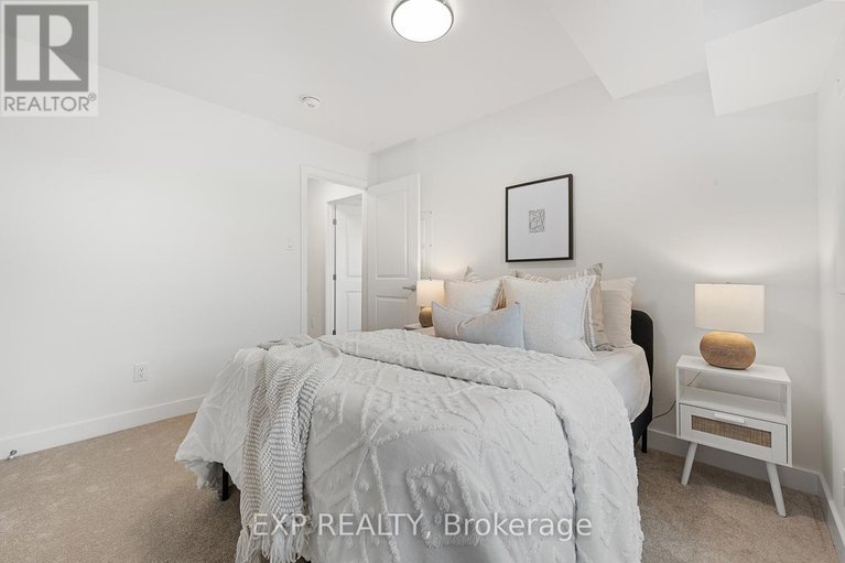 28791224/815-silhouette-private/cedargrovefraserdale/ottawa/ontario/K2J4S3_21