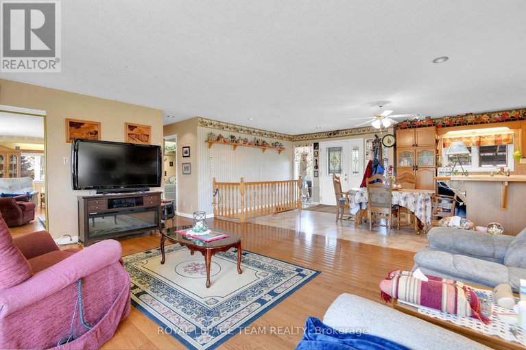 28525905/9-castleford-church-lane/horton-twp/horton/ontario/K7V3Z8_11