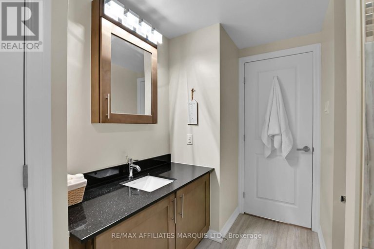 28303056/301-242-rideau-street/sandy-hill/ottawa/ontario/K1N0B7_7