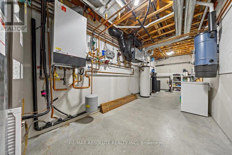 28246473/124-biltmore-crescent/btwn-franktown-rd-fallowfield-rd/ottawa/ontario/K2S2C6_45