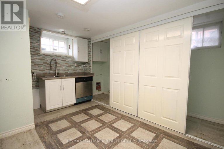 29683449/461-lawson-avenue/overbrookcastle-heights/ottawa/ontario/K1K1R4_14