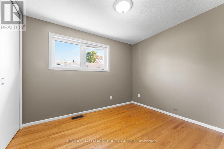 28943105/2437-tupper-avenue/hawthorne-meadows/ottawa/ontario/K1G1G6_16