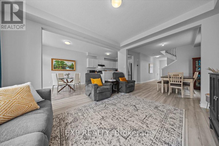 29305395/307-686-quilter-row/goulbourn-twp-from-franktown-rdsouth-to-rideau/ottawa/ontario/K0A2Z0_9