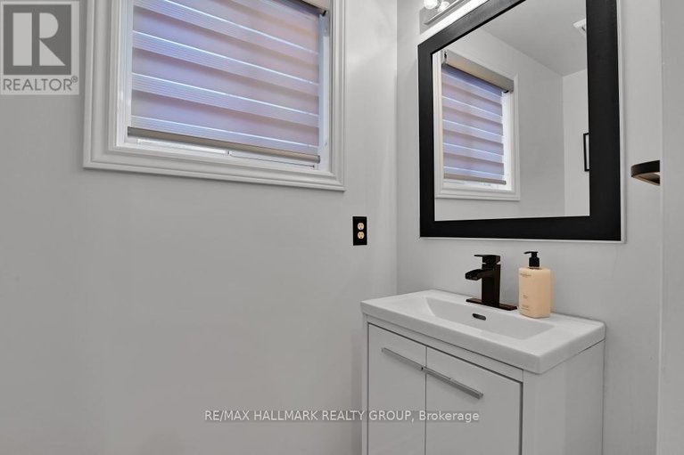 29663474/702-mud-creek-crescent/riverside-southgloucester-glen/ottawa/ontario/K1V1W3_40