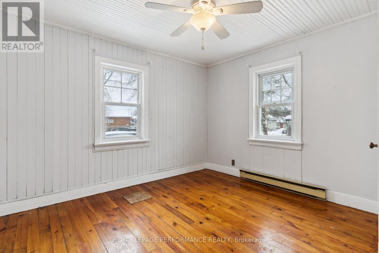 29392699/121-elizabeth-street/pakenham/mississippi-mills/ontario/K0A2X0_12