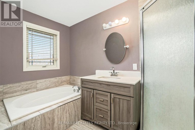 28803374/714-regiment-avenue/emerald-meadowstrailwest/ottawa/ontario/K2M0E3_14