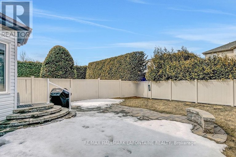 29570539/315-rustic-hills-crescent/springridgeeast-village/ottawa/ontario/K4A5A8_44