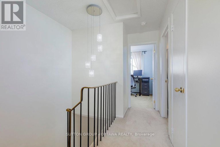 28553457/1951-greenvale-lane/chateauneuf/ottawa/ontario/K1C6E2_17