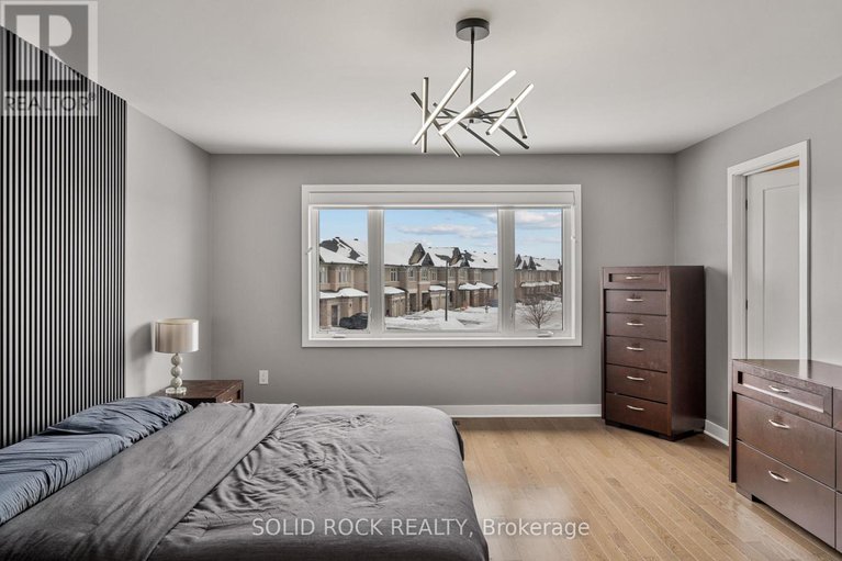 29234213/242-shinleaf-crescent/mer-bleuebradley-estatesanderson-park/ottawa/ontario/K1W0J2_23