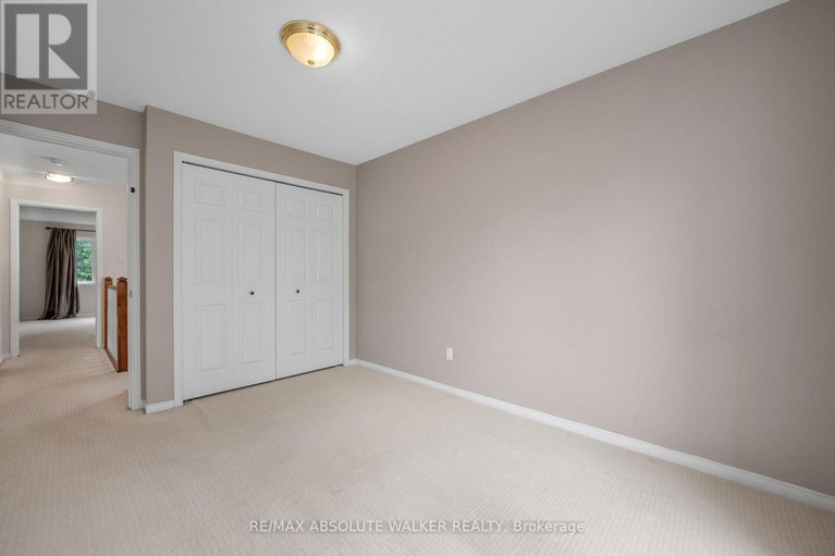 28707835/124-forestcrest-street/chapel-hill/ottawa/ontario/K1C7R3_28