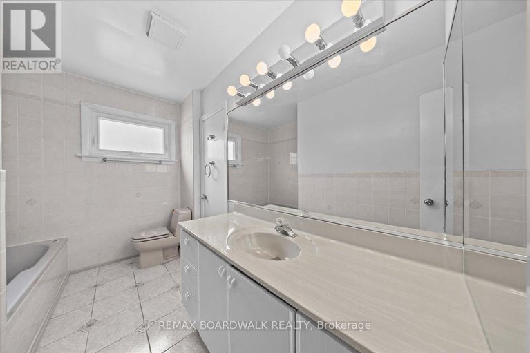 29678881/72-crownhill-street/cardinal-heights/ottawa/ontario/K1J7K8_17