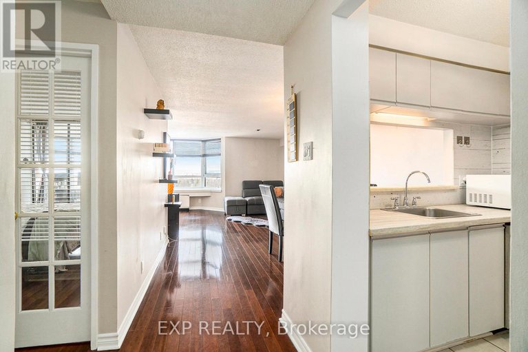 28546571/1013-80-sandcastle-drive/leslie-park/ottawa/ontario/K2H9E7_5